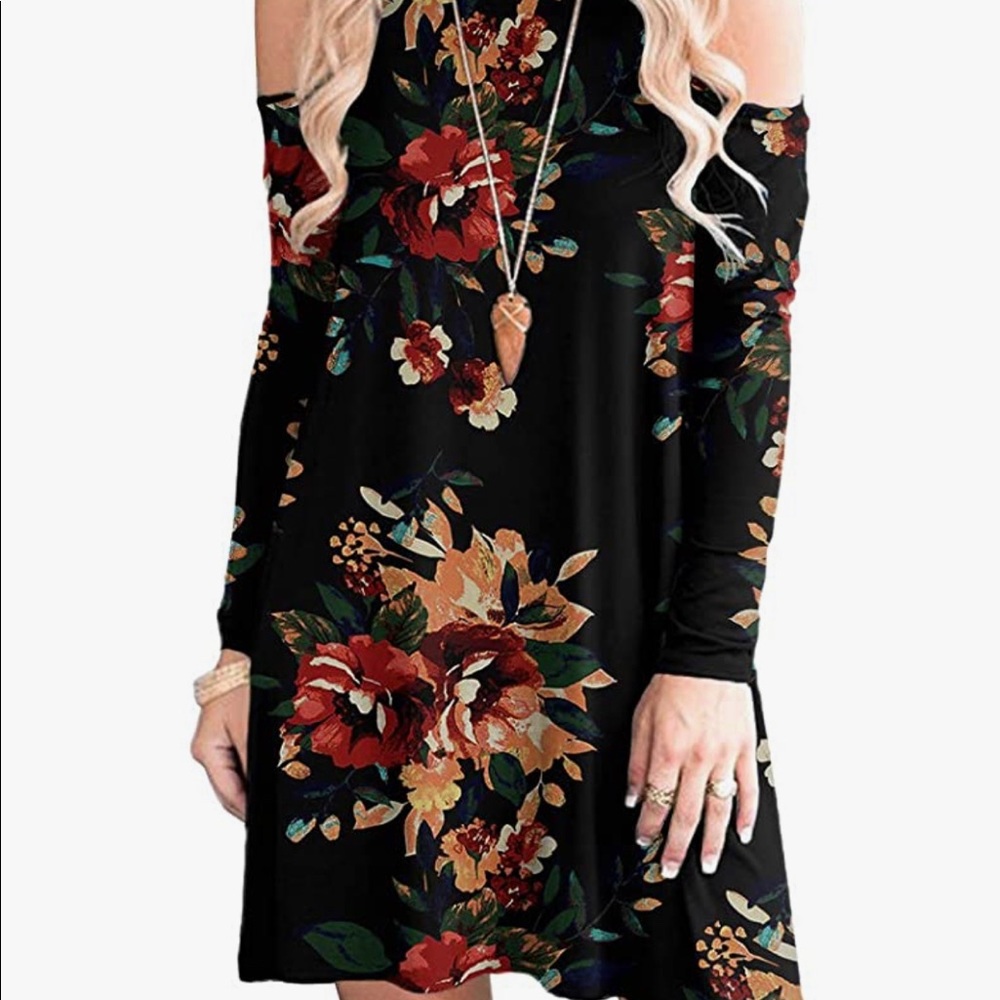 NWT beautiful flowered dress